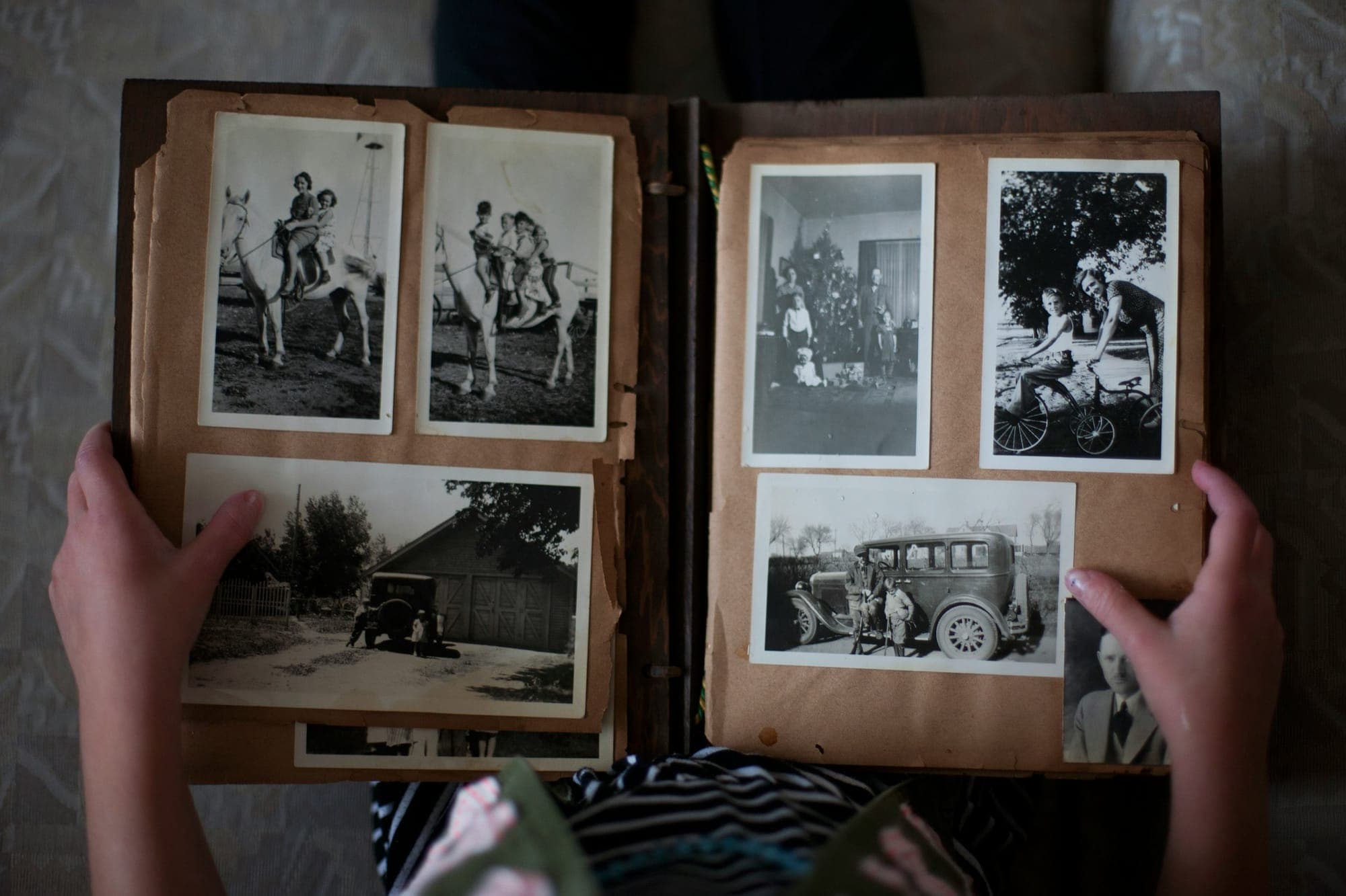 Aufgeschlagenes Fotoalbum